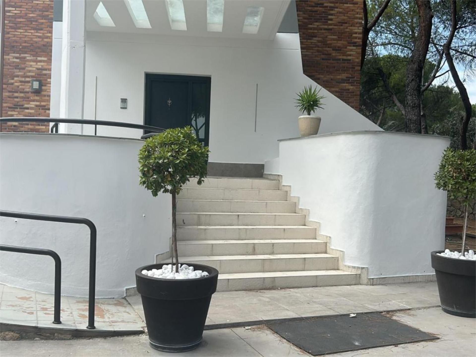 Vista exterior de Oficina de lloguer en Pozuelo de Alarcón