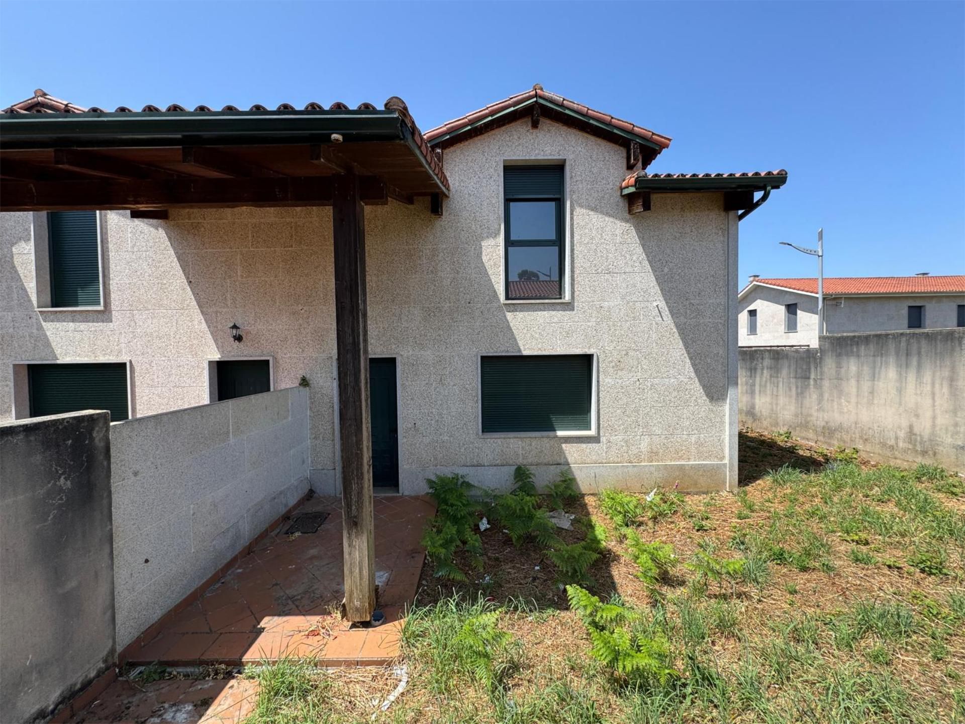 Vista exterior de Casa adosada en venta en Ourense Capital  con Calefacción, Jardín privado y Parquet