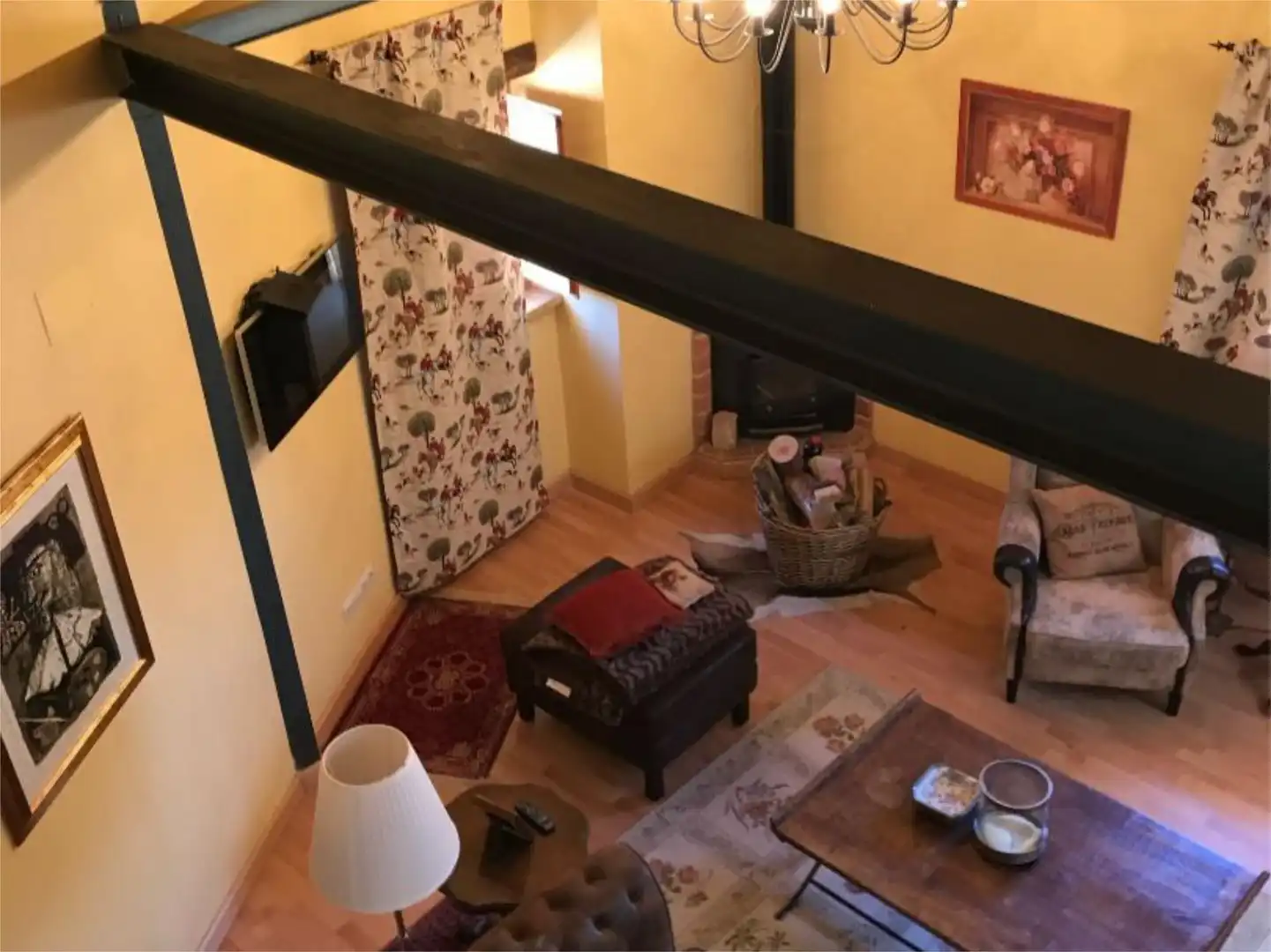Casa adosada en venda a Calle Sangarcía, 8, Santa María la Real de Nieva Sala d'estar de Casa adosada en venda en Santa María la Real de Nieva amb Aire condicionat, Calefacció i Parquet