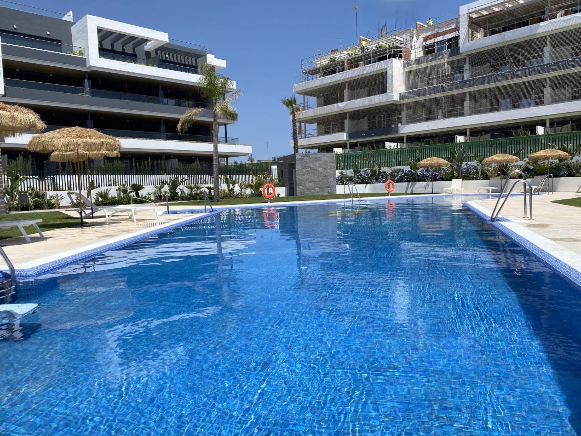 Piscina de Pis en venda en Torrevieja amb Aire condicionat, Jardí privat i Terrassa