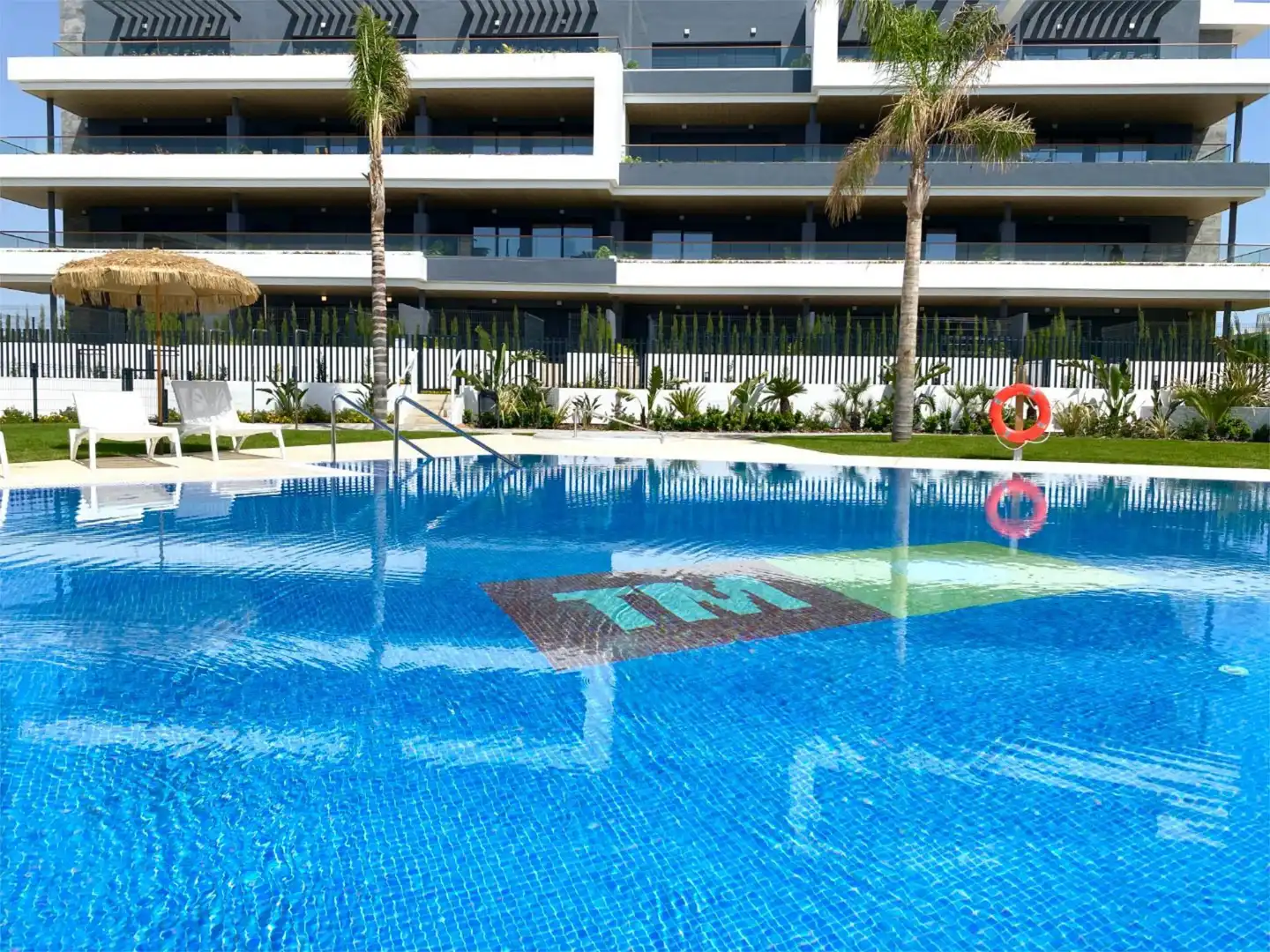 Piscina de Piso en venta en Torrevieja con Aire acondicionado, Jardín privado y Terraza