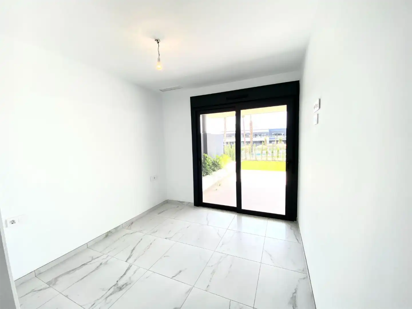 Piso en venta en Torrevieja con Aire acondicionado, Jardín privado y Terraza