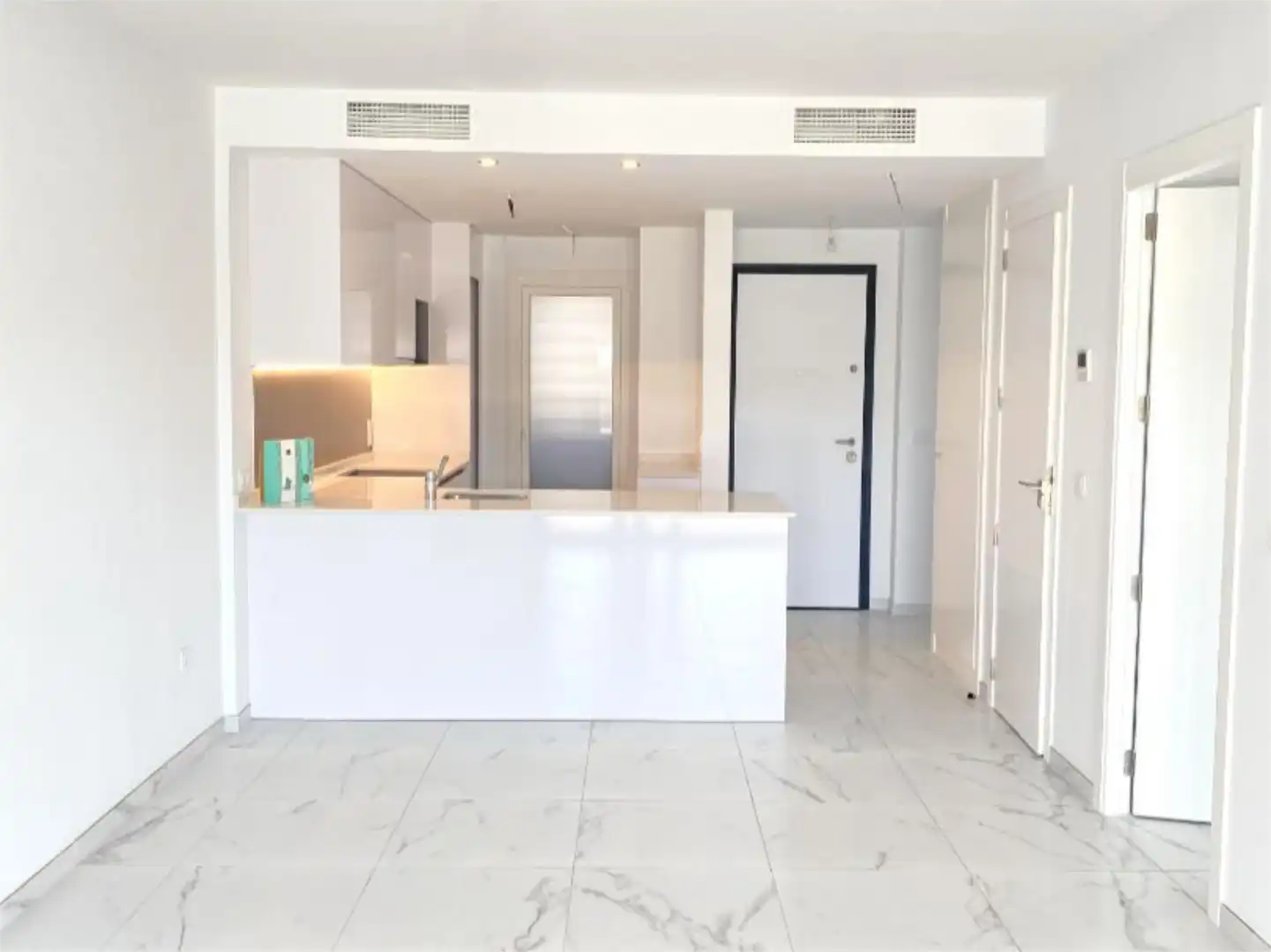 Cocina de Piso en venta en Torrevieja con Aire acondicionado, Jardín privado y Terraza
