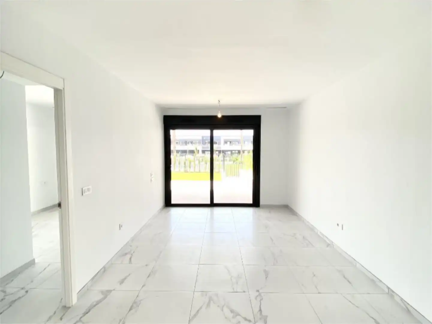 Piso en venta en Torrevieja con Aire acondicionado, Jardín privado y Terraza