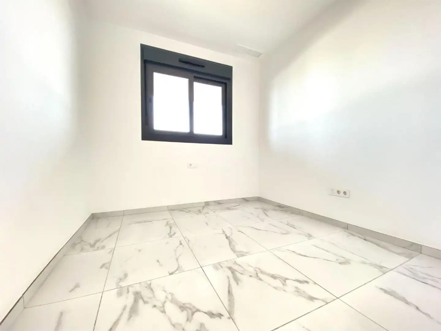 Habitación de Piso en venta en Torrevieja con Aire acondicionado, Jardín privado y Terraza