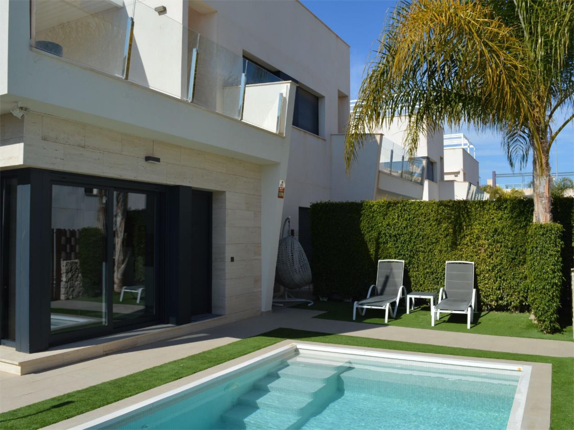 Jardí de Casa o xalet en venda en Pilar de la Horadada amb Aire condicionat, Terrassa i Piscina
