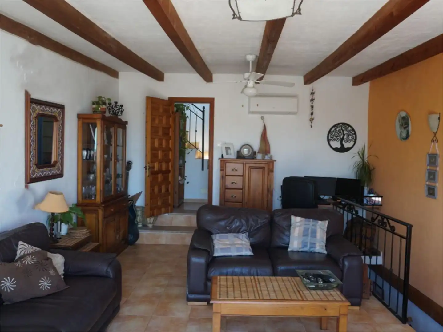 Casa adosada en venda a Calle San Antonio, 25, Casco Antiguo - Sta. Cruz - Ayuntamiento Sala d'estar de Casa adosada en venda en Alicante / Alacant amb Aire condicionat, Calefacció i Terrassa