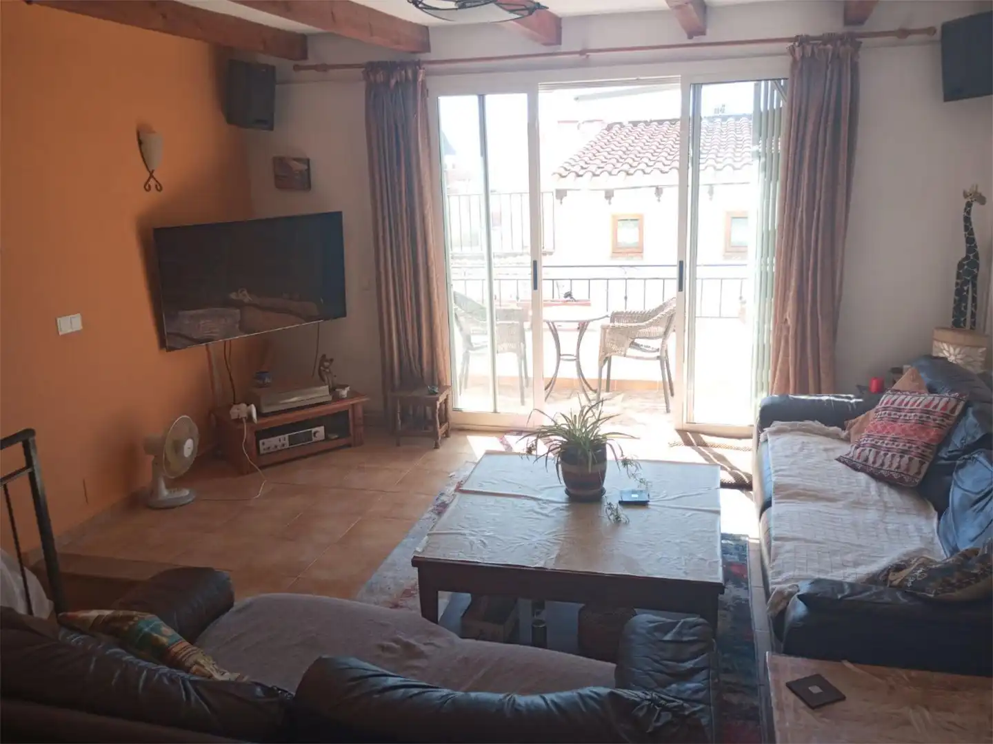 Casa adosada en venda a Calle San Antonio, 25, Casco Antiguo - Sta. Cruz - Ayuntamiento Sala d'estar de Casa adosada en venda en Alicante / Alacant amb Aire condicionat, Calefacció i Terrassa