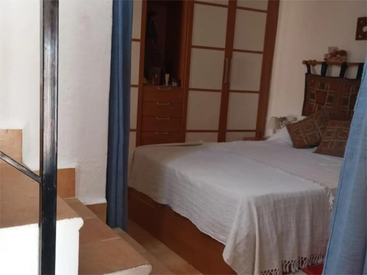 Casa adosada en venda a Calle San Antonio, 25, Casco Antiguo - Sta. Cruz - Ayuntamiento Dormitori de Casa adosada en venda en Alicante / Alacant amb Aire condicionat, Calefacció i Terrassa