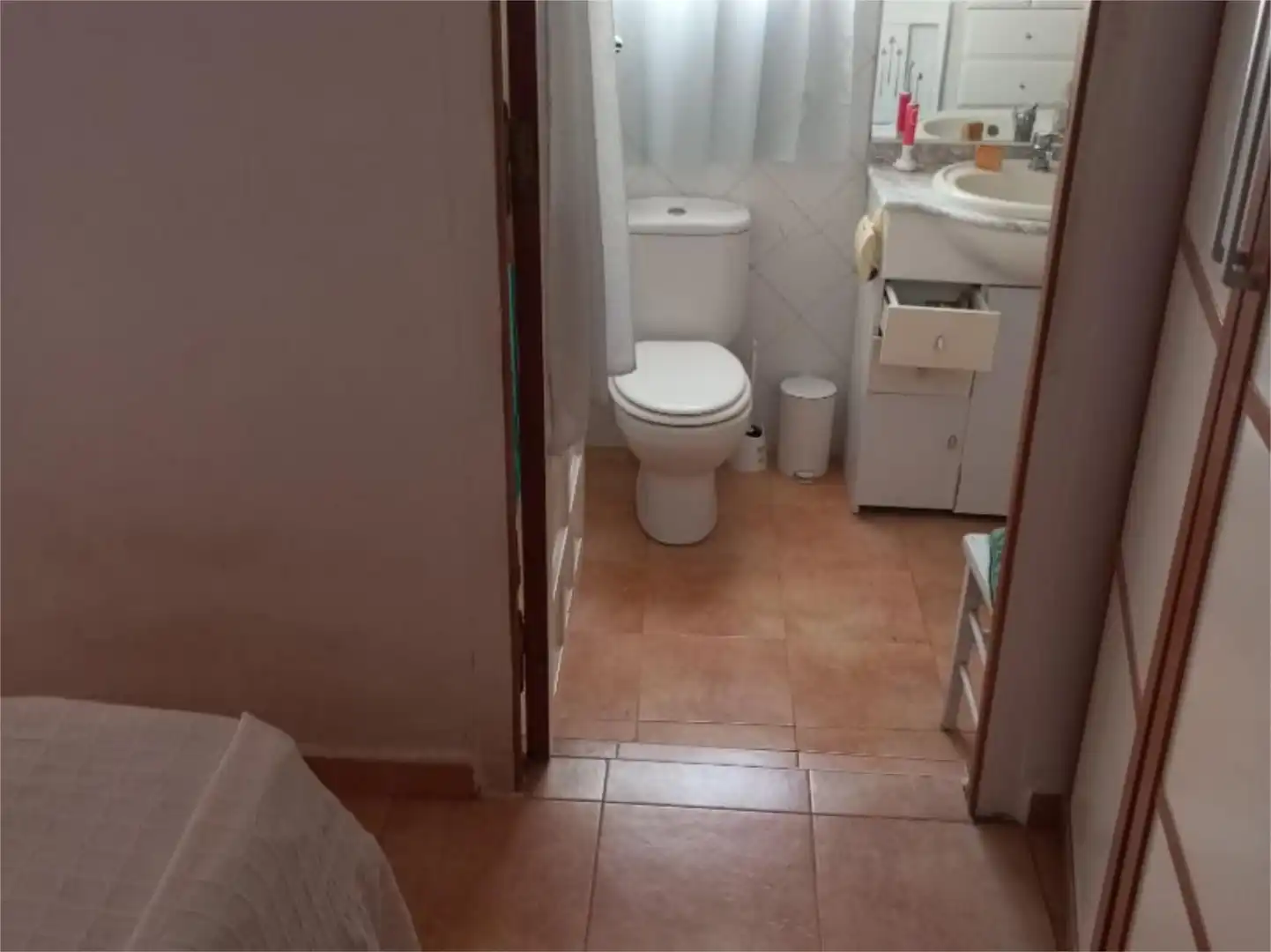 Casa adosada en venda a Calle San Antonio, 25, Casco Antiguo - Sta. Cruz - Ayuntamiento Bany de Casa adosada en venda en Alicante / Alacant amb Aire condicionat, Calefacció i Terrassa