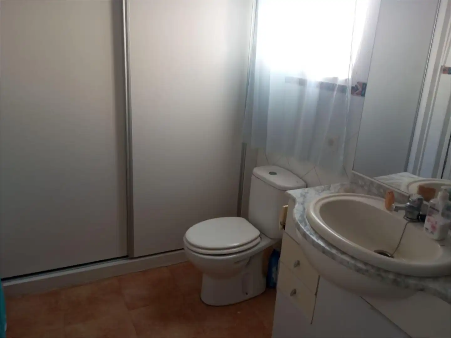 Casa adosada en venda a Calle San Antonio, 25, Casco Antiguo - Sta. Cruz - Ayuntamiento Bany de Casa adosada en venda en Alicante / Alacant amb Aire condicionat, Calefacció i Terrassa