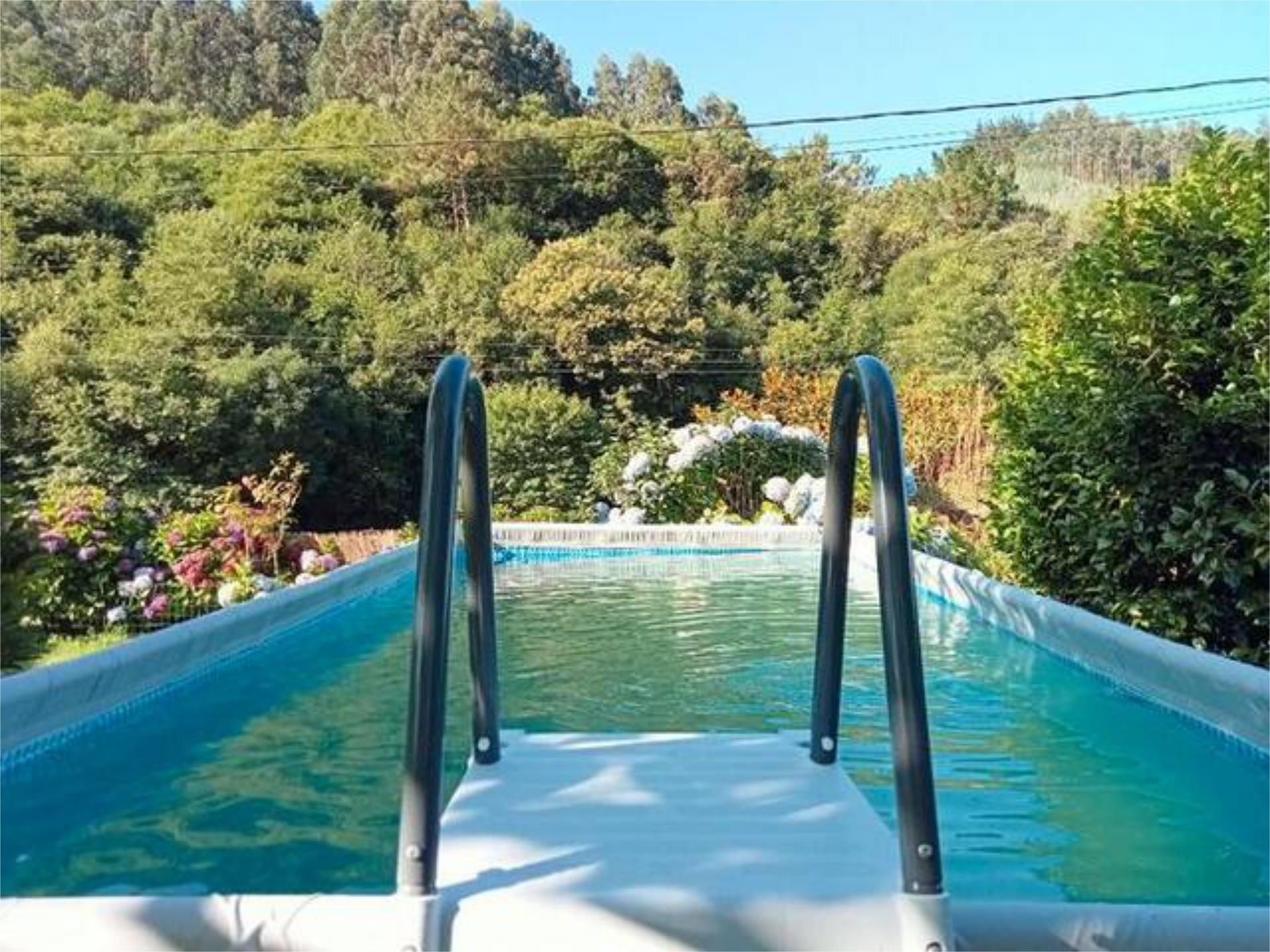 Piscina de Casa adosada en venda en Vegadeo amb Jardí privat i Piscina