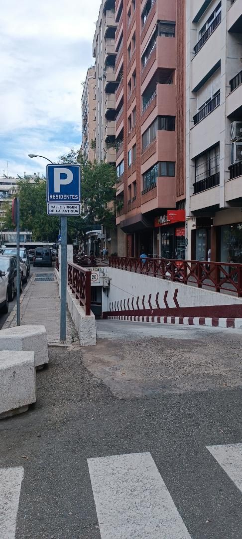 Vista exterior de Garatge en venda en  Sevilla Capital