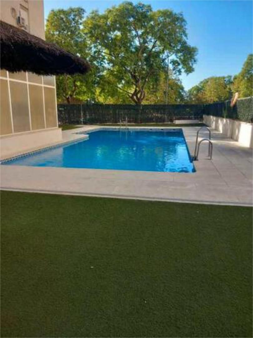 Piscina de Piso en venta en  Sevilla Capital con Jardín privado, Piscina y Amueblado