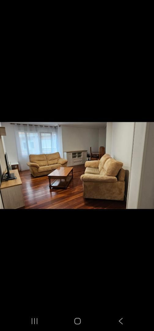 Sala d'estar de Pis de lloguer en Santa María de Cayón amb Calefacció, Parquet i Terrassa