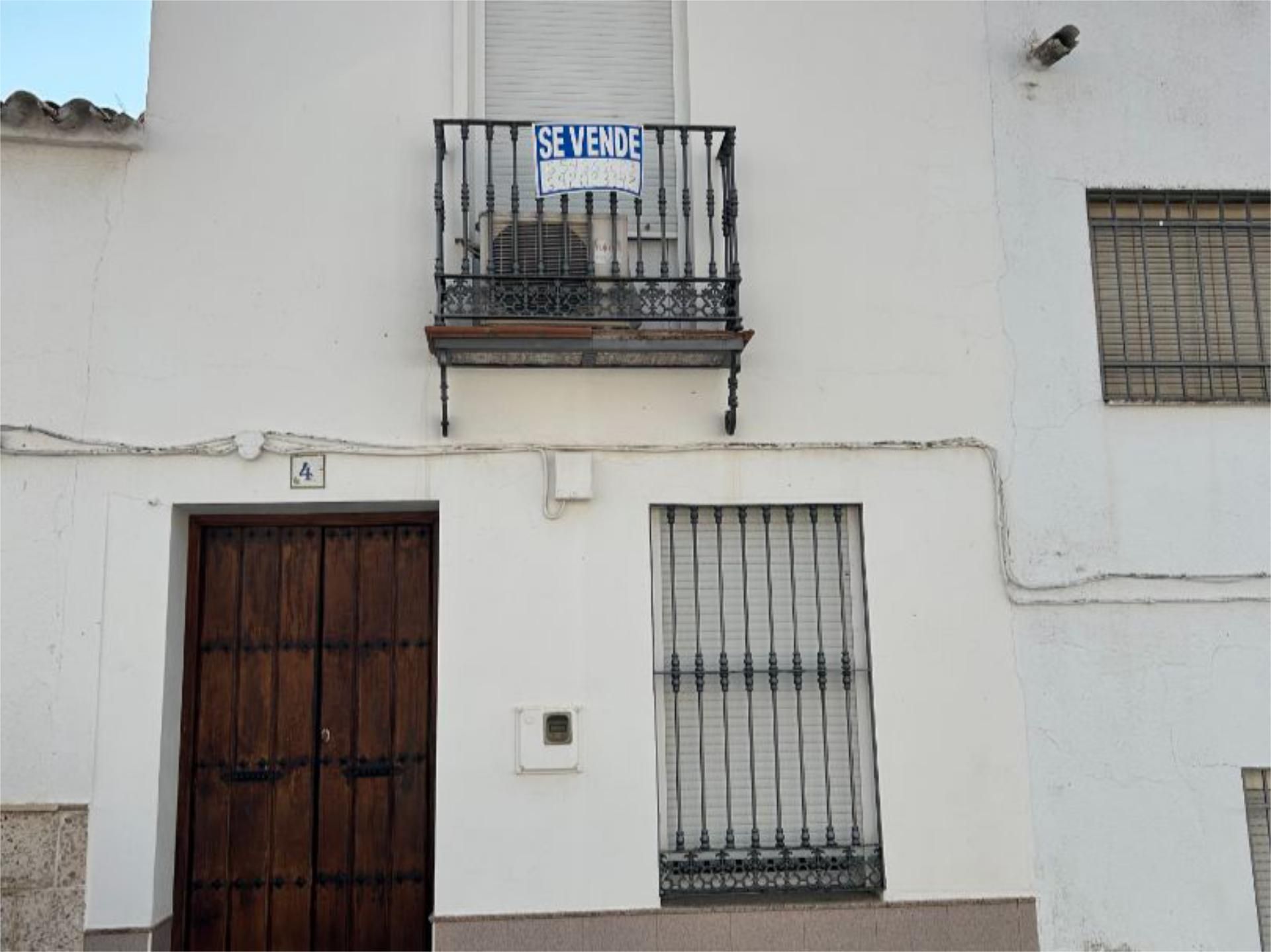 Vista exterior de Casa adosada en venda en Berlanga amb Aire condicionat i Moblat