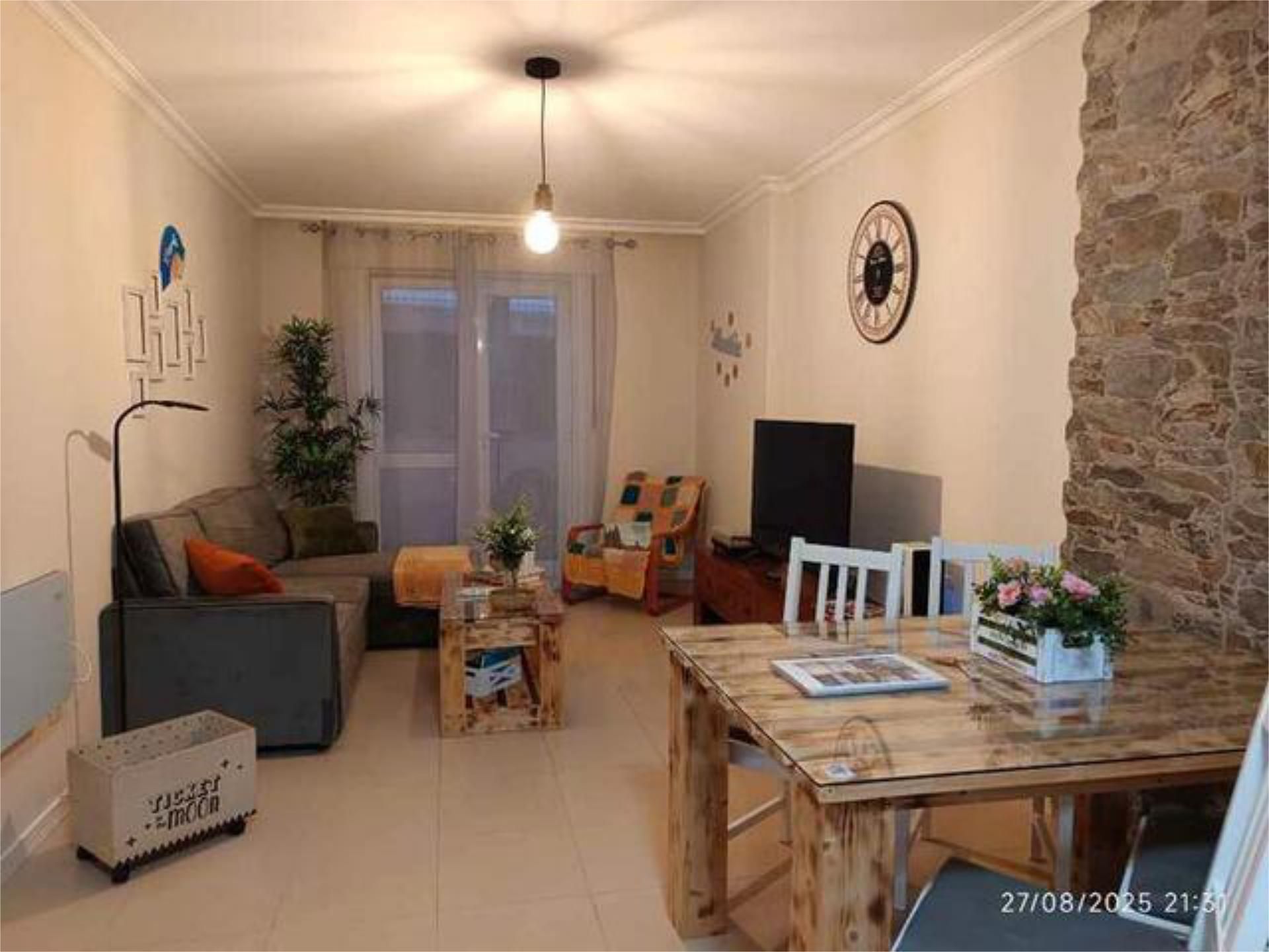 Sala d'estar de Apartament de lloguer en Brión amb Calefacció, Jardí privat i Terrassa