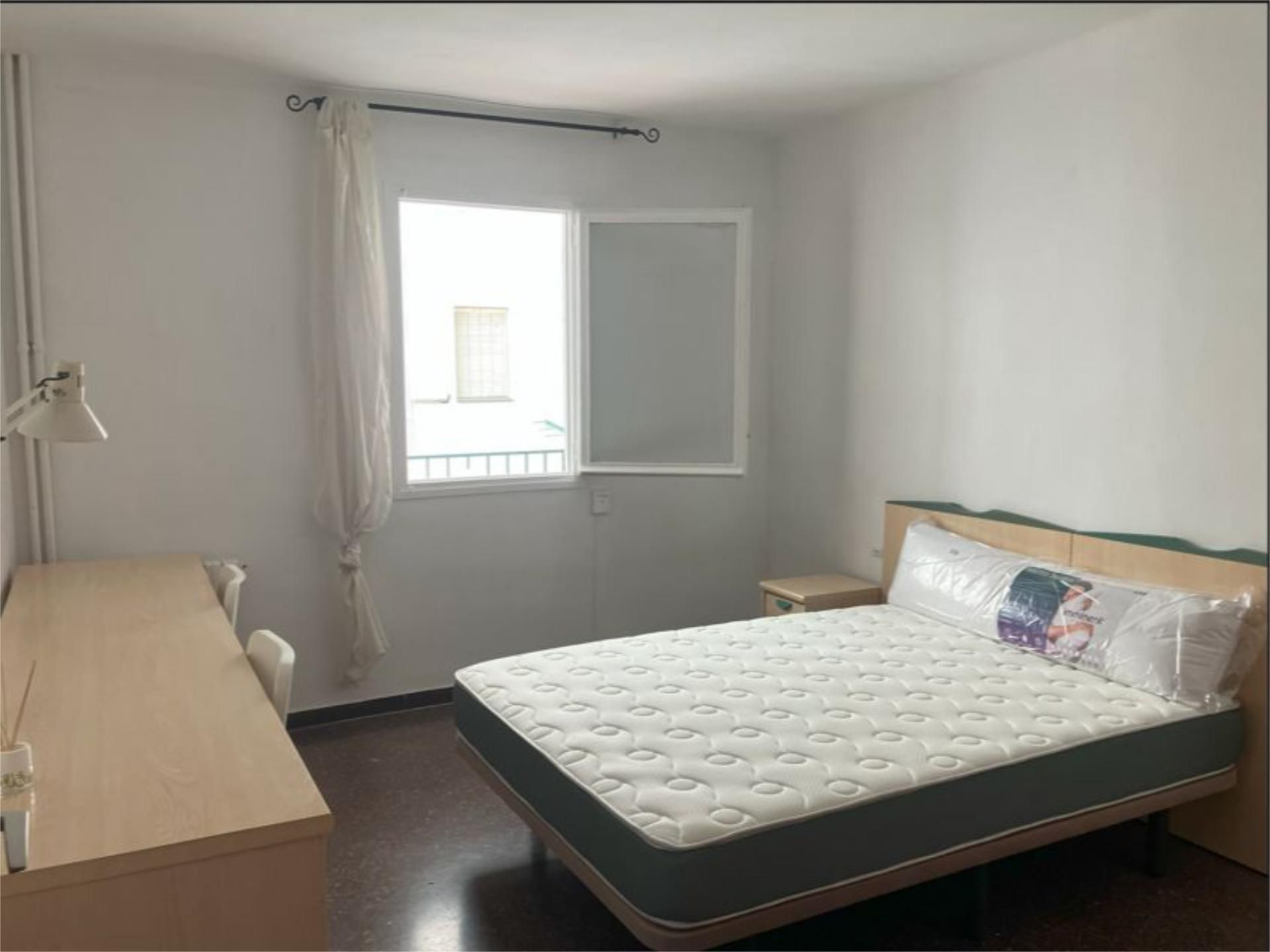 Bedroom of Flat to share in Tortosa  with Private garden, Parquet flooring and Terrace