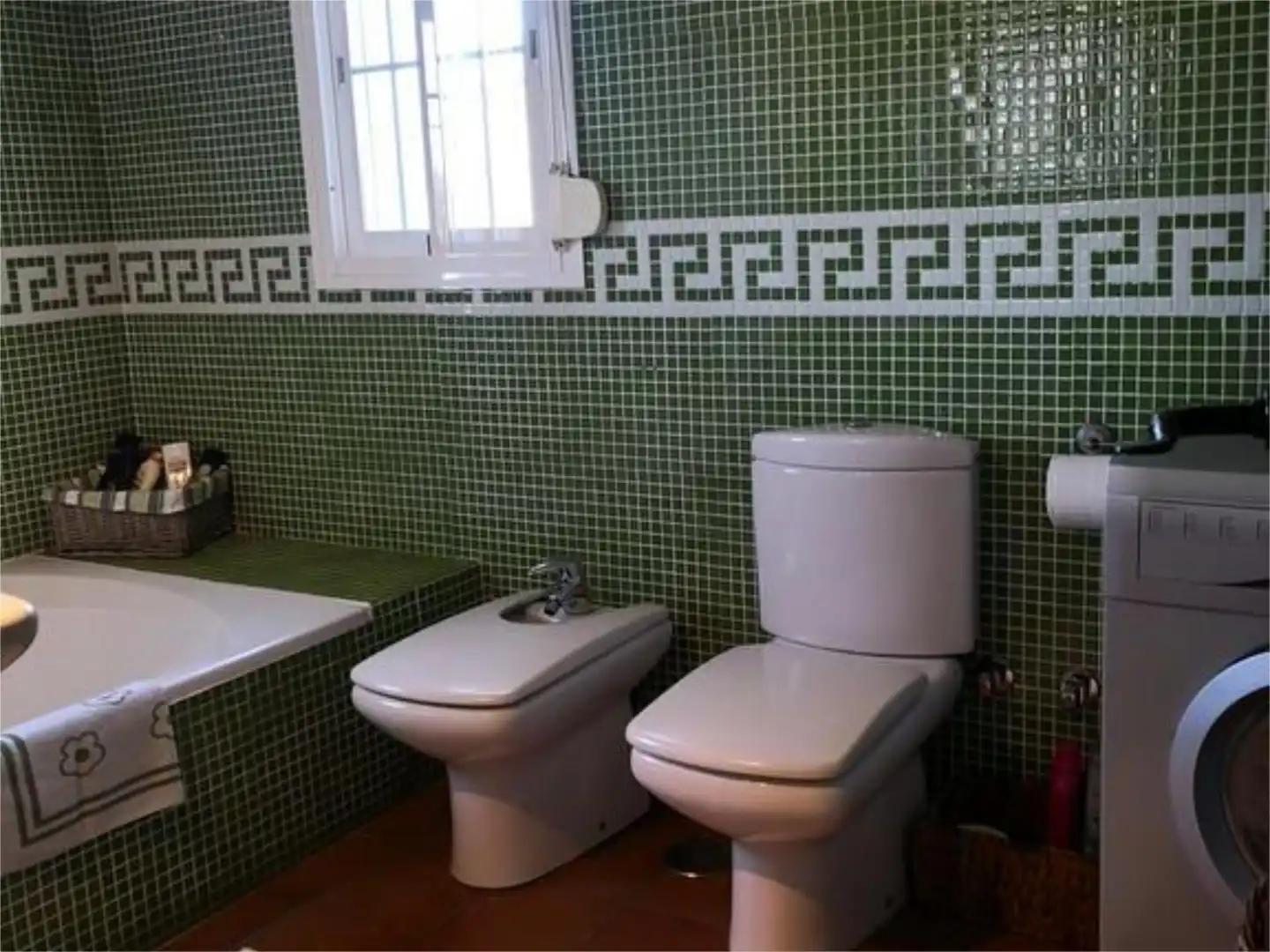 Houses for sale in Diseminado Bujeo Valeriano, 11, Los Llanos Bathroom of Houses for sale in Estepona with Terrace, Swimming Pool and Balcony