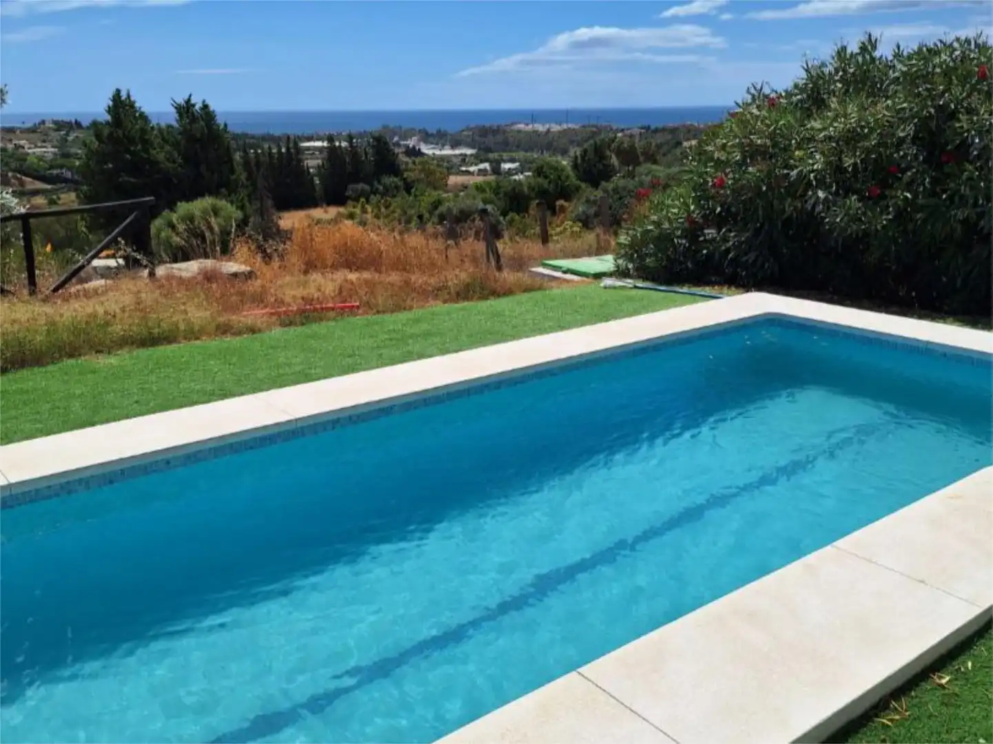 Houses for sale in Diseminado Bujeo Valeriano, 11, Los Llanos Swimming pool of Houses for sale in Estepona with Terrace, Swimming Pool and Balcony