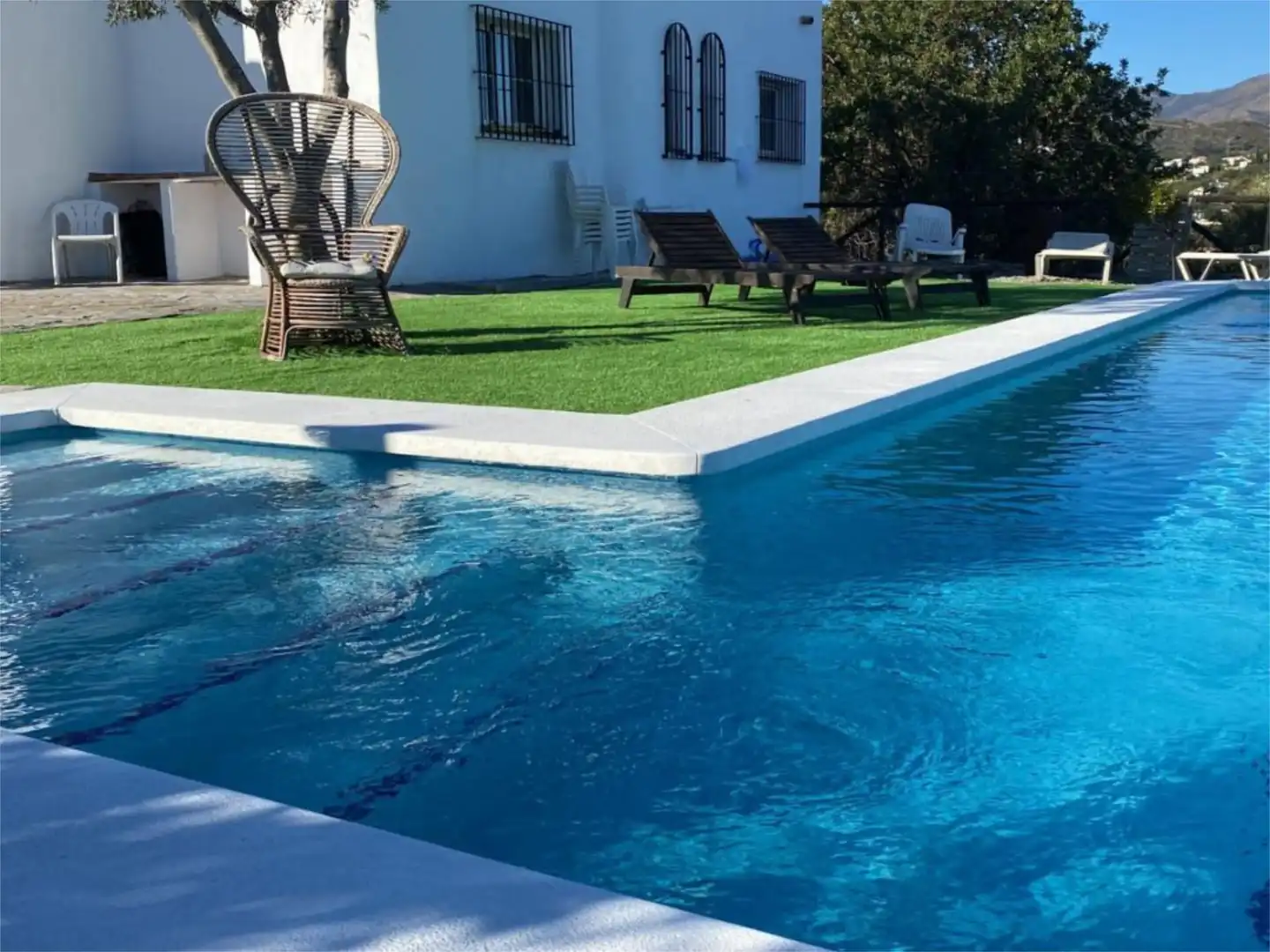 Houses for sale in Diseminado Bujeo Valeriano, 11, Los Llanos Swimming pool of Houses for sale in Estepona with Terrace, Swimming Pool and Balcony
