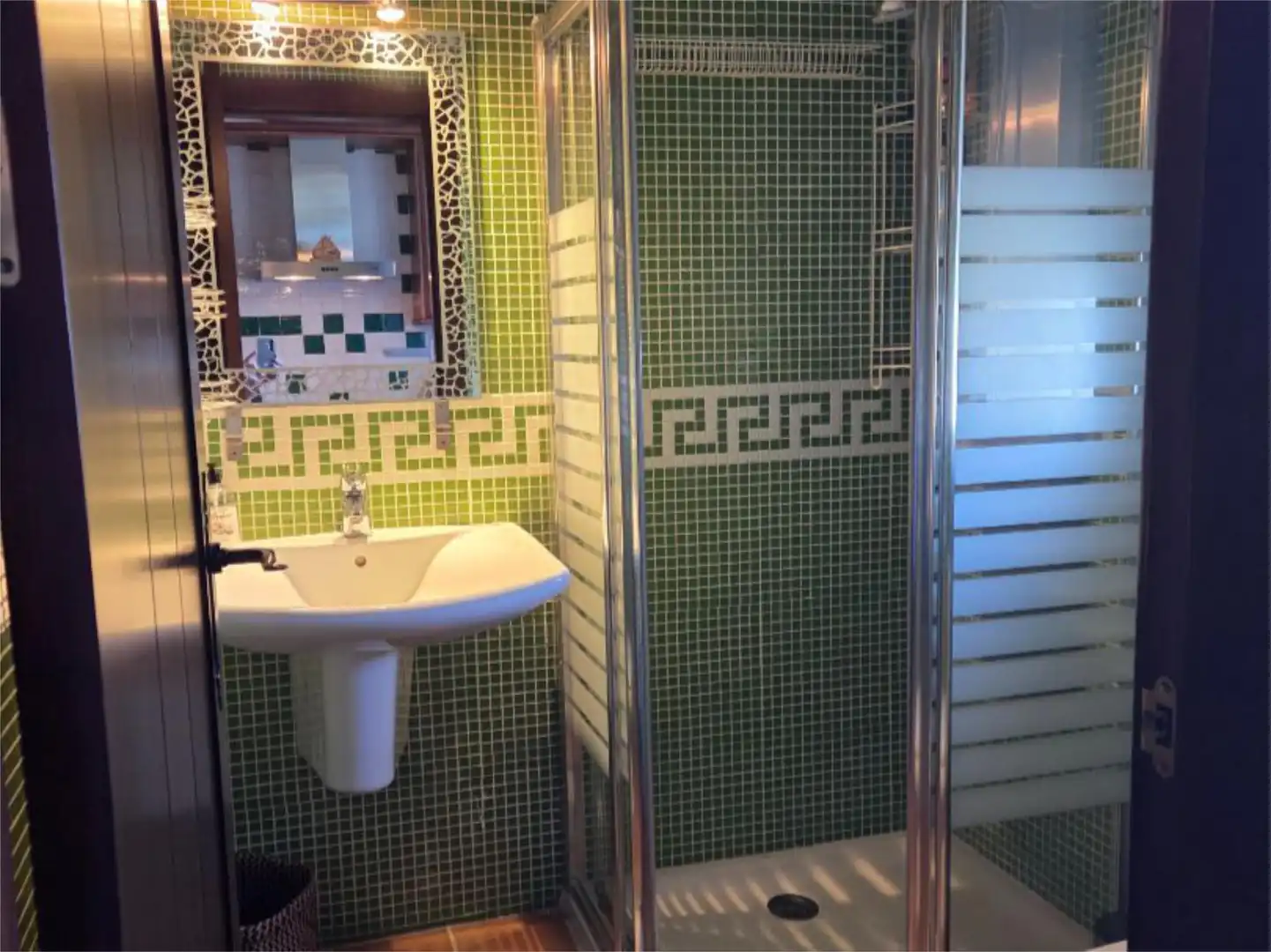 Houses for sale in Diseminado Bujeo Valeriano, 11, Los Llanos Bathroom of Houses for sale in Estepona with Terrace, Swimming Pool and Balcony