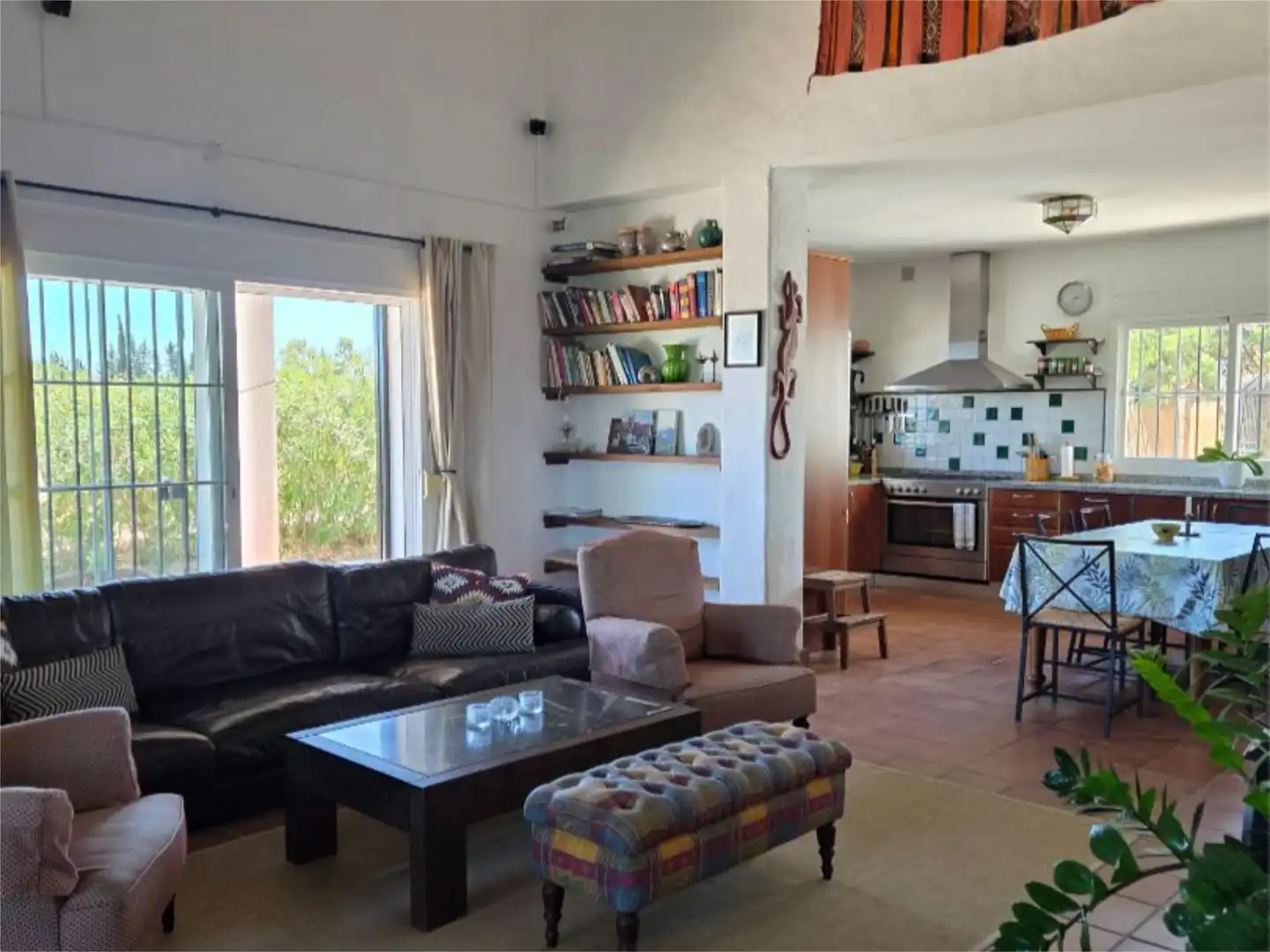 Houses for sale in Diseminado Bujeo Valeriano, 11, Los Llanos Living room of Houses for sale in Estepona with Terrace, Swimming Pool and Balcony