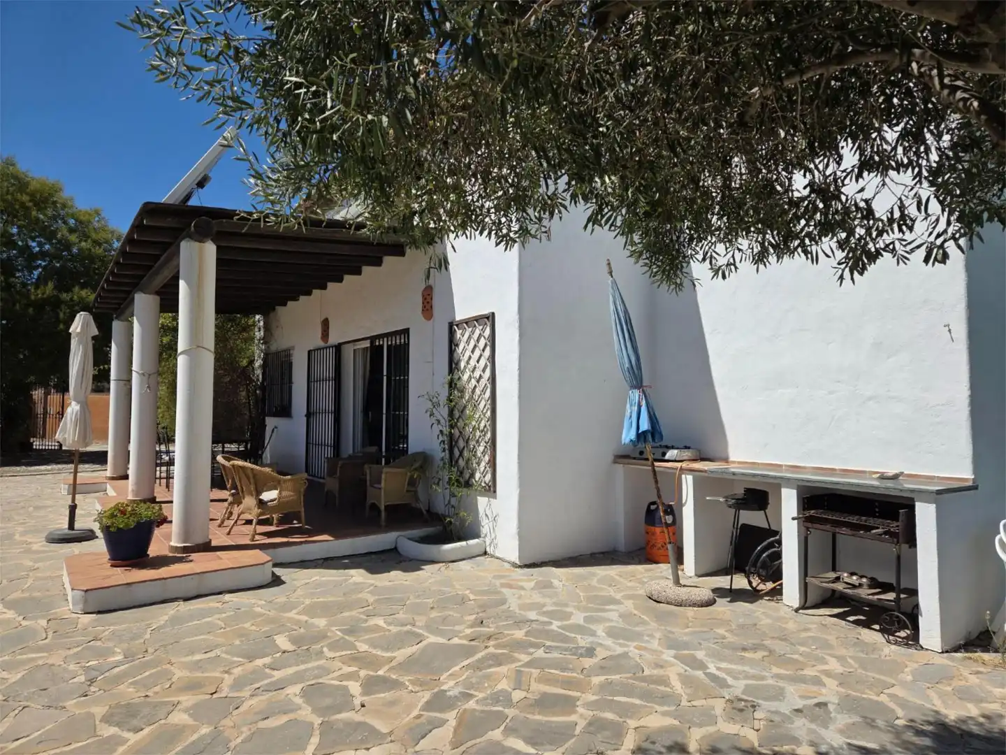 Houses for sale in Diseminado Bujeo Valeriano, 11, Los Llanos Garden of Houses for sale in Estepona with Terrace, Swimming Pool and Balcony