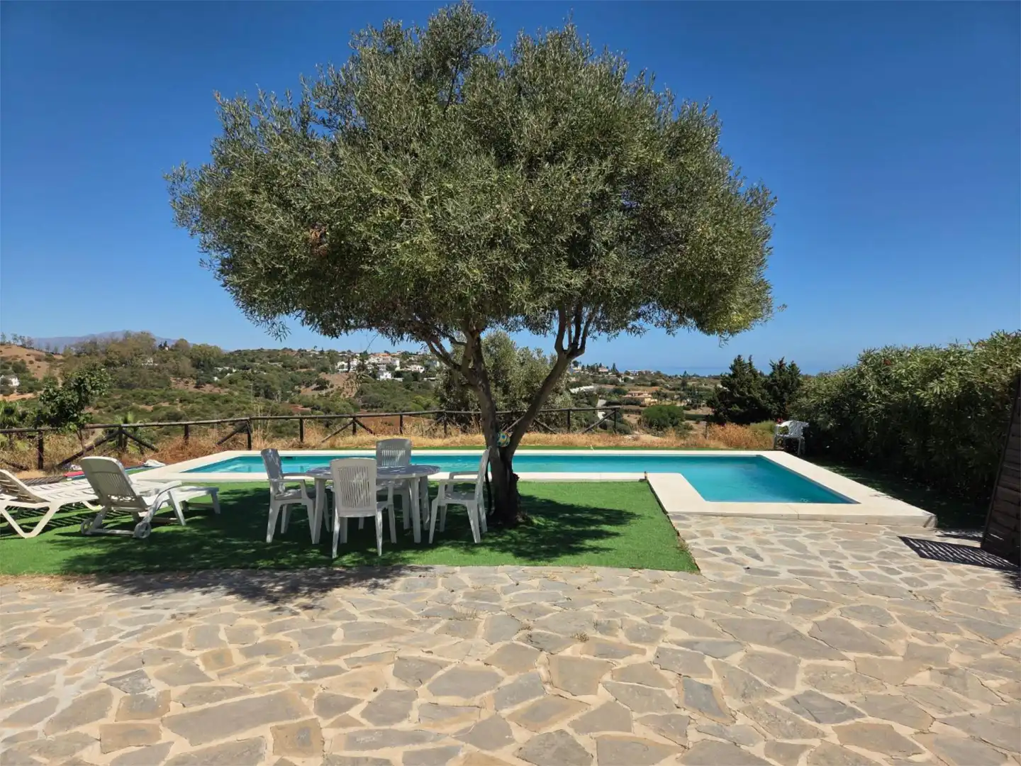 Houses for sale in Diseminado Bujeo Valeriano, 11, Los Llanos Swimming pool of Houses for sale in Estepona with Terrace, Swimming Pool and Balcony