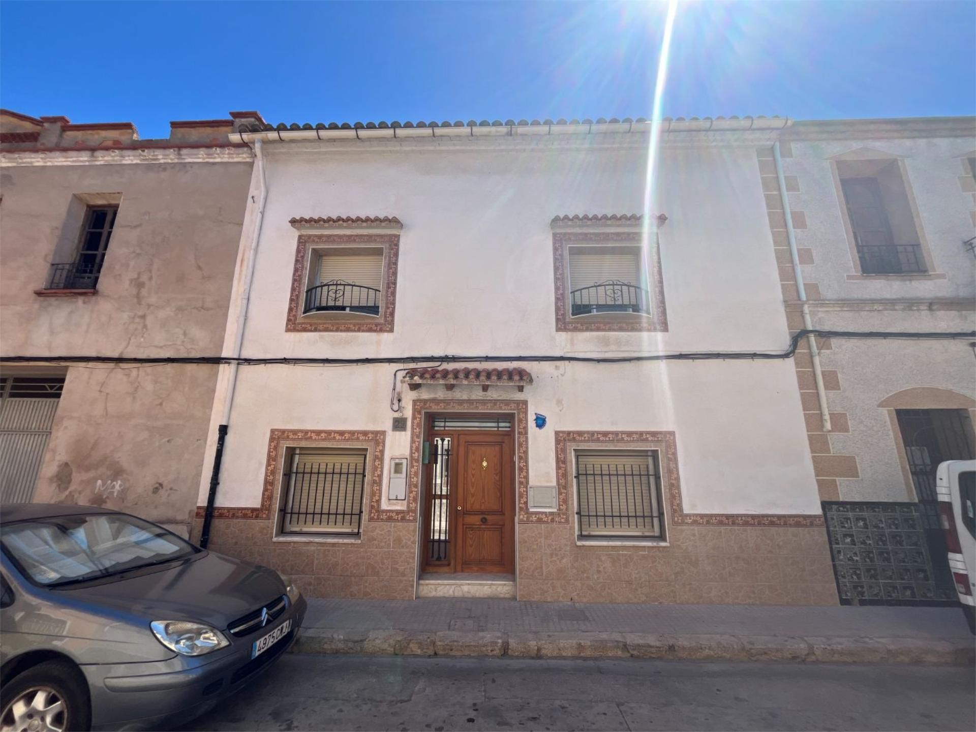 Vista exterior de Casa adosada en venda en Alberic amb Aire condicionat, Jardí privat i Terrassa