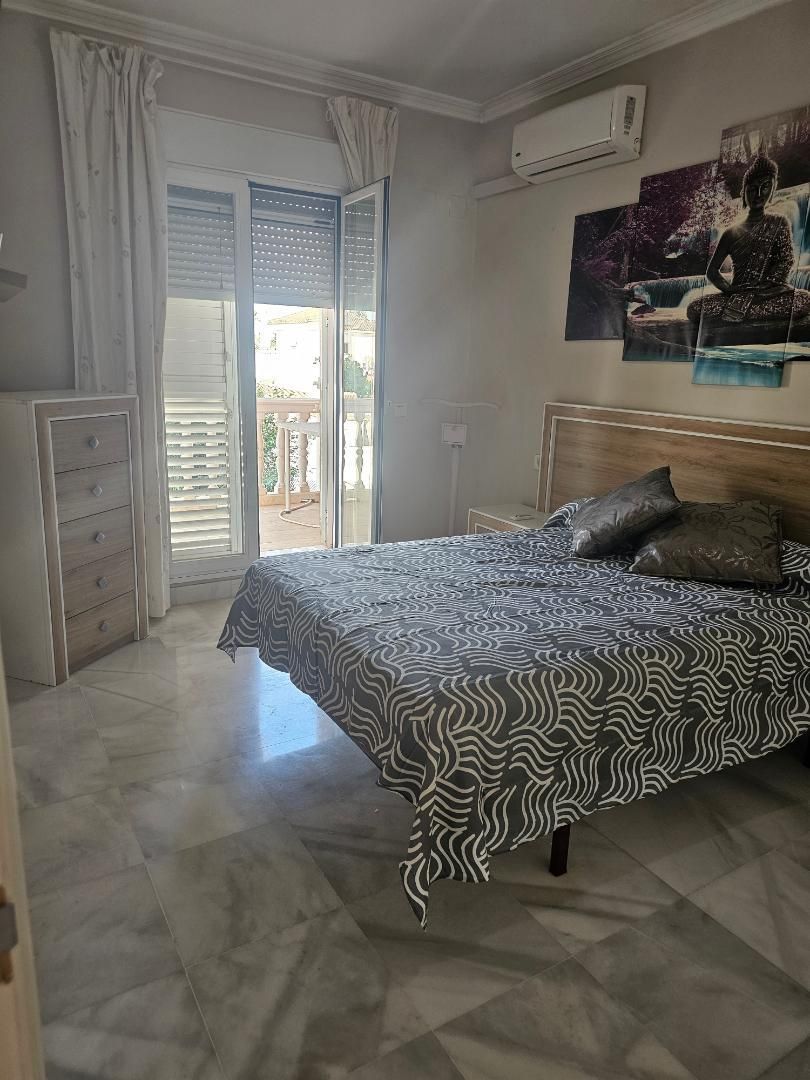 Dormitori de Casa o xalet per a compartir en Espartinas amb Aire condicionat, Calefacció i Jardí privat