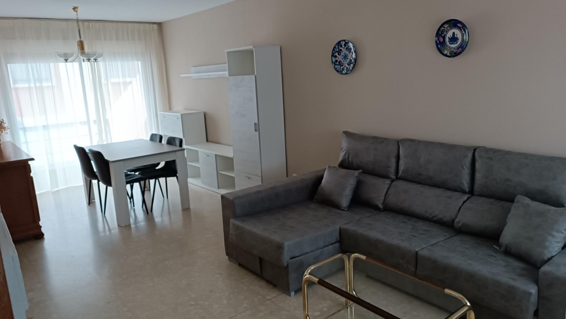 Sala de estar de Casa adosada de alquiler en Mérida con Aire acondicionado, Terraza y Amueblado