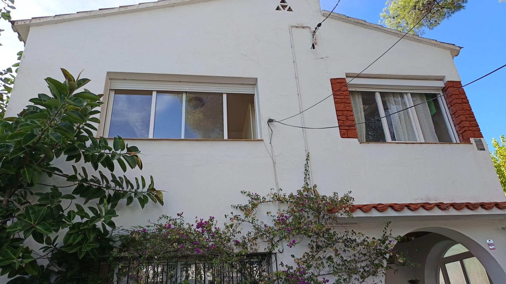 Vista exterior de Casa o xalet de lloguer en Castelldefels amb Calefacció, Parquet i Terrassa