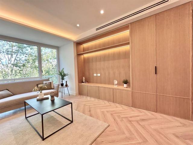 Piso en Venta en Avenida de Alberto de Alcocer, 8 en Hispanoamérica - Bernabéu