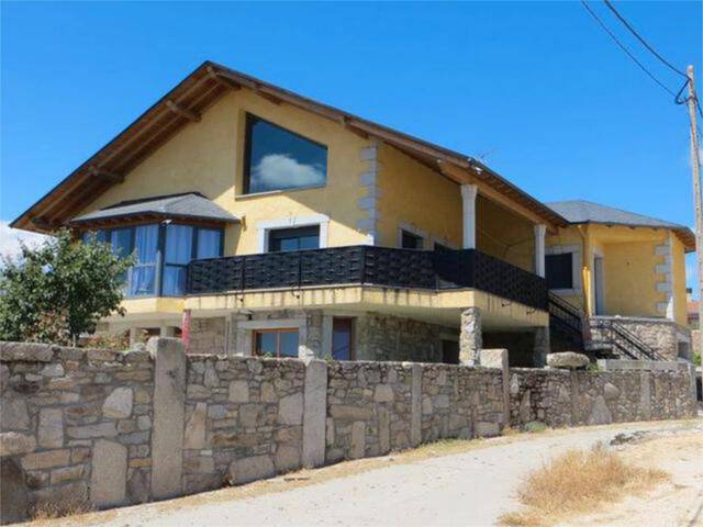 Casa adosada en Venta en Luelmo