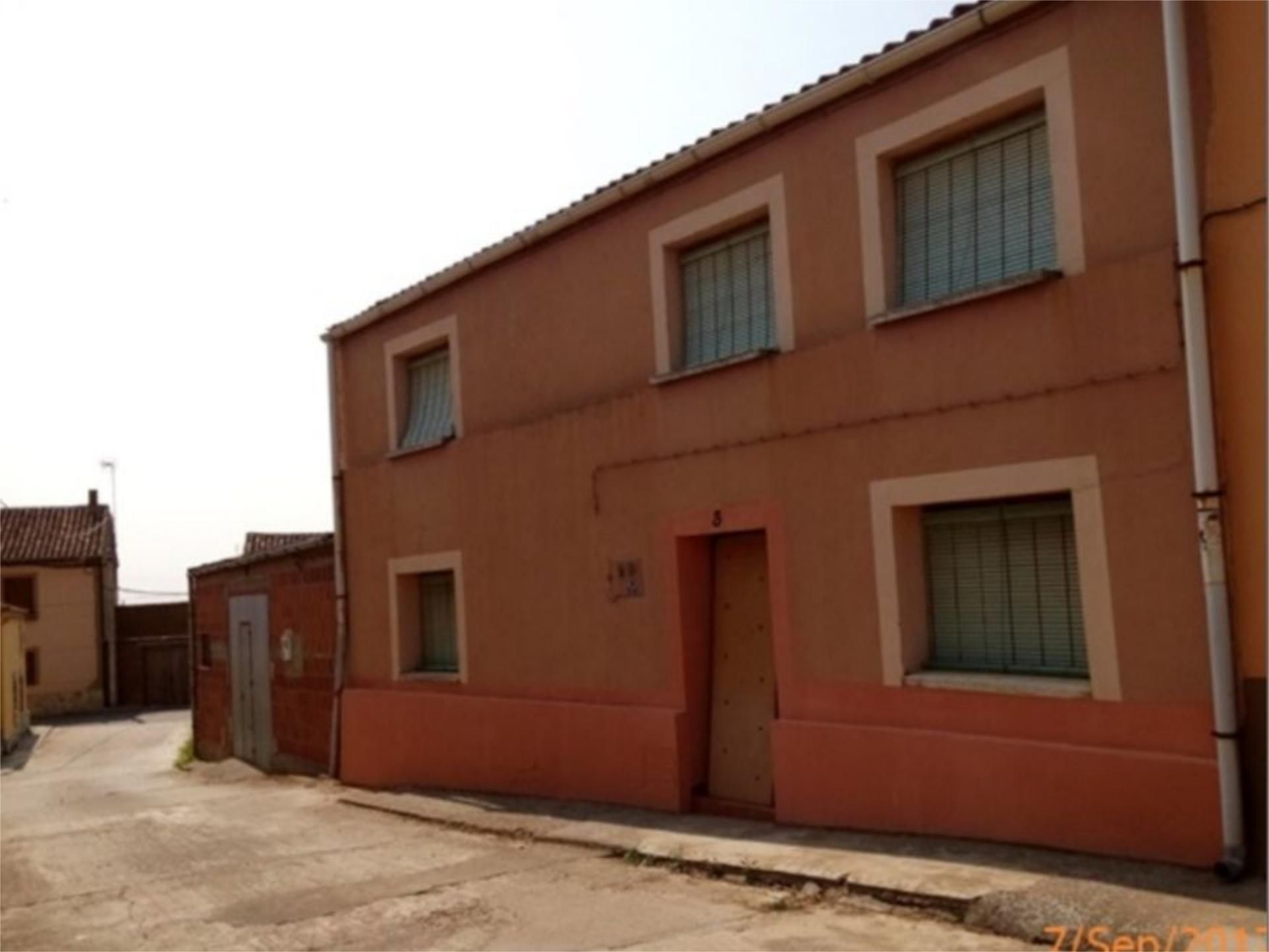 Vista exterior de Casa adosada en venta en San Miguel del Valle con Amueblado