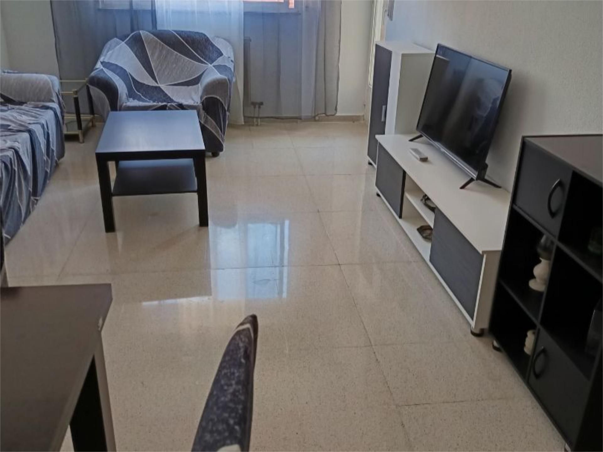 Living room of Flat to share in Salamanca Capital  with Heating and Furnished