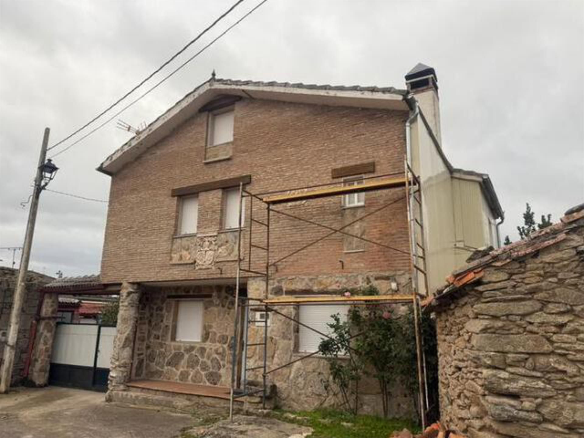 Vista exterior de Casa o xalet en venda en Pino del Oro amb Calefacció, Jardí privat i Terrassa