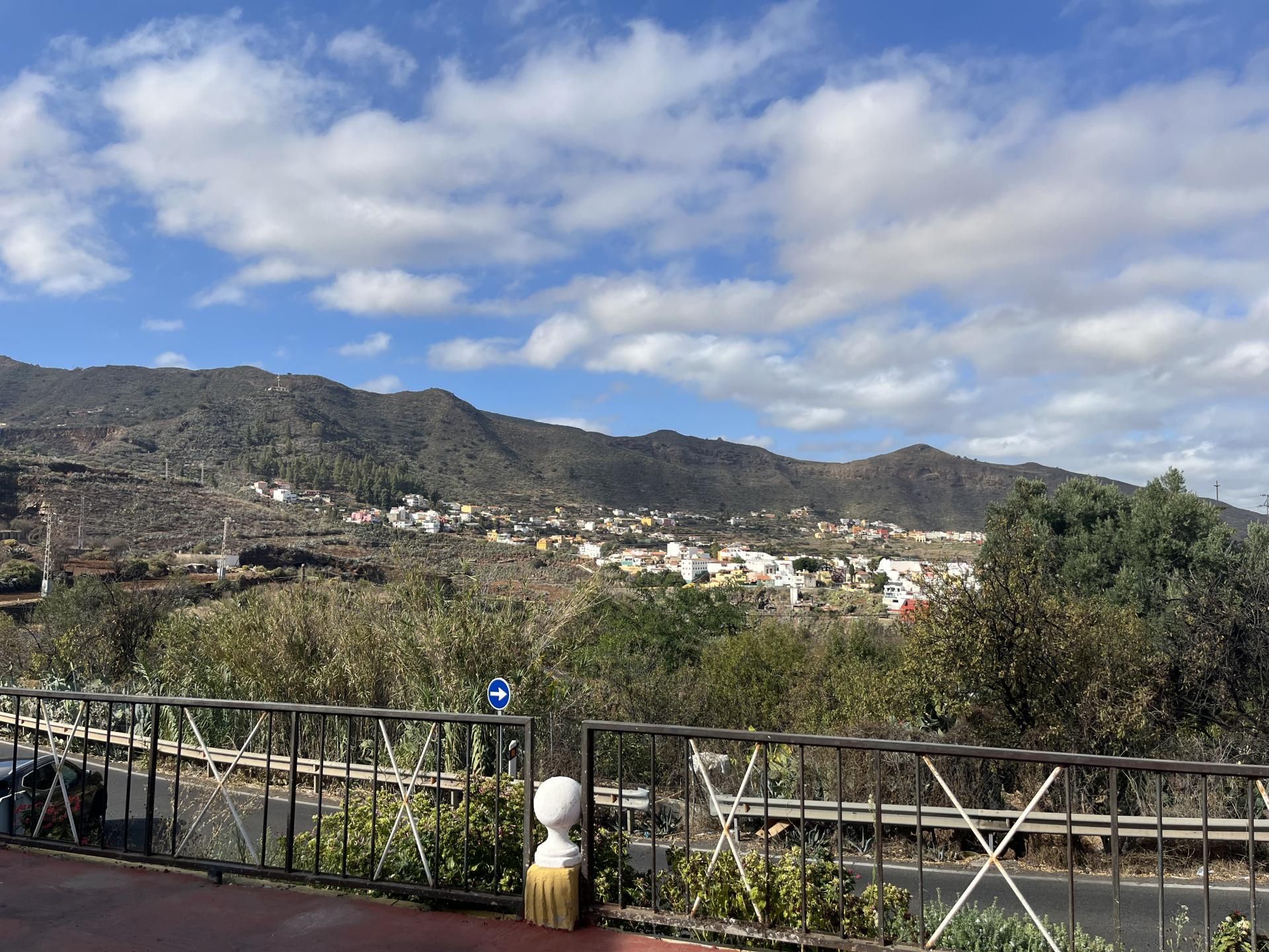 Vista exterior de Casa adosada en venda en Valsequillo de Gran Canaria amb Aire condicionat, Terrassa i Balcó