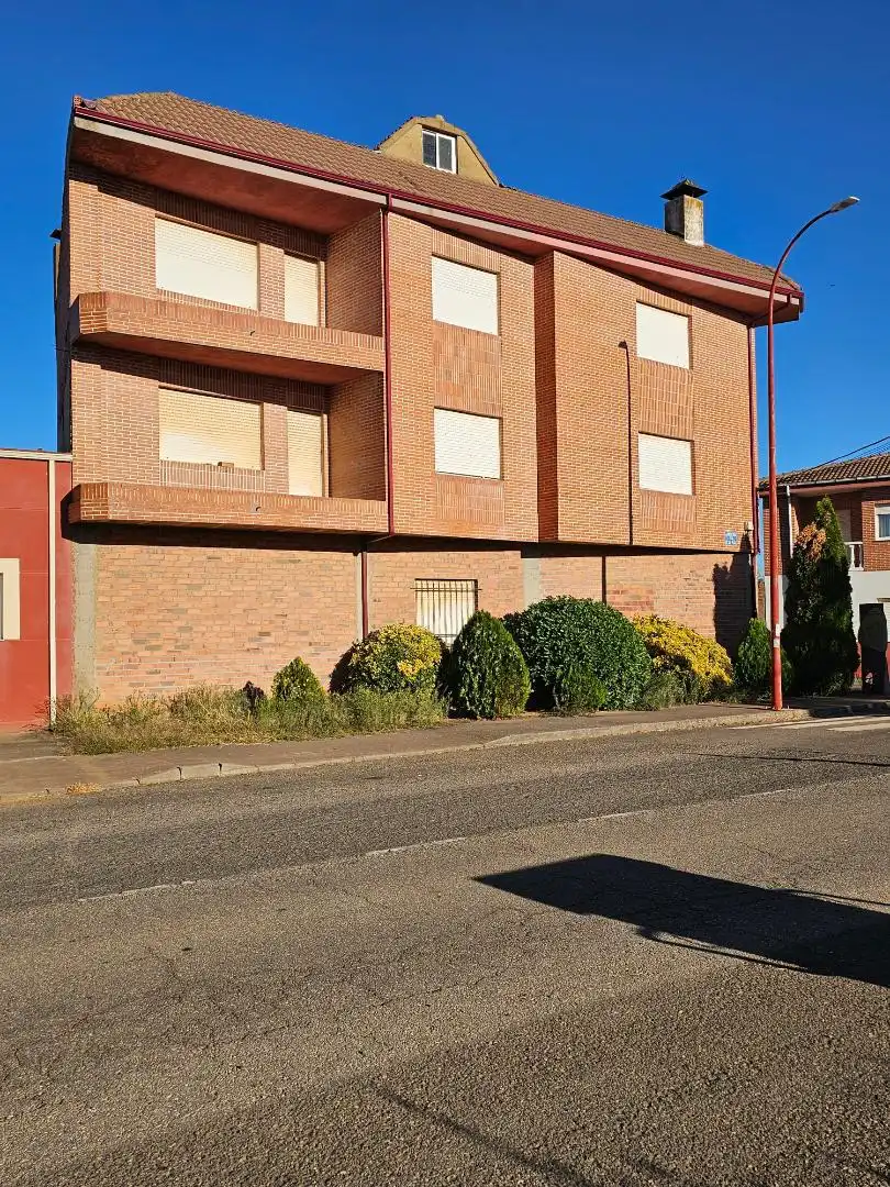 Casa adosada en venta en Travesia San Martin, 4, Quintana del Marco Vista exterior de Casa adosada en venta en Quintana del Marco con Balcón