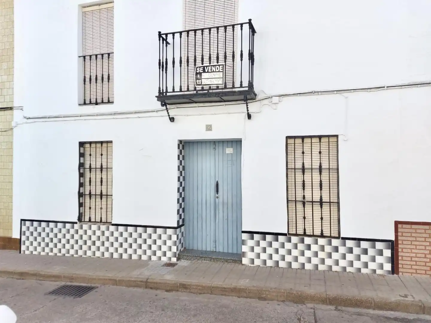 Casa adosada en venda a Calle Sevilla, 23, Encinasola Vista exterior de Casa adosada en venda en Encinasola amb Terrassa, Traster i Moblat