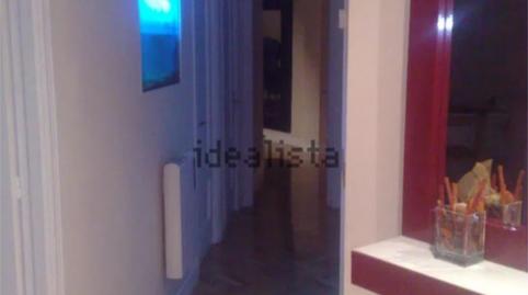 Photo 2 of Flat to share in Calle de Ramón Azorín, 1, Los Cármenes, Madrid