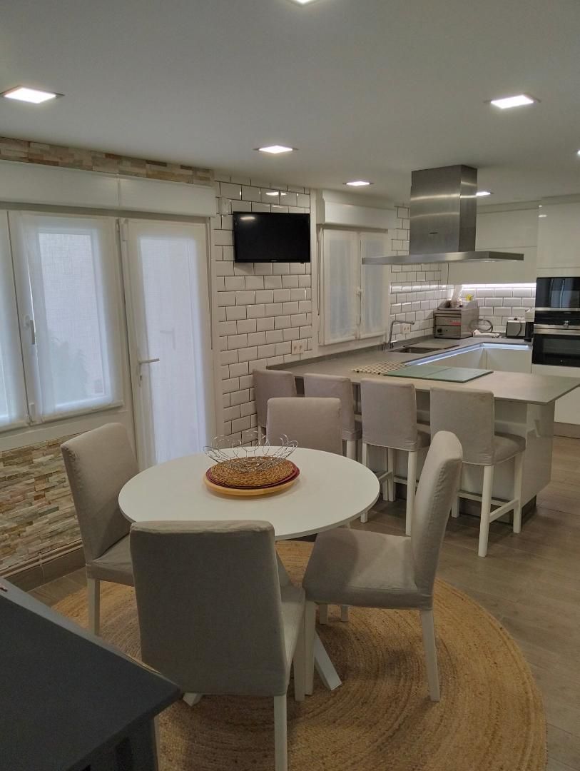 Cuina de Casa adosada en venda en Vitoria - Gasteiz amb Calefacció, Parquet i Terrassa