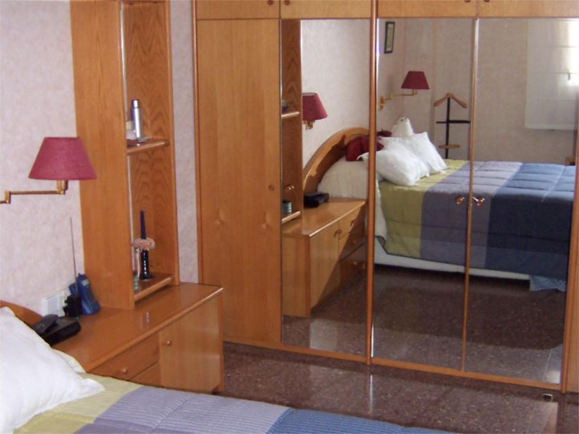 Dormitori de Pis en venda en Cornellà de Llobregat amb Aire condicionat i Balcó