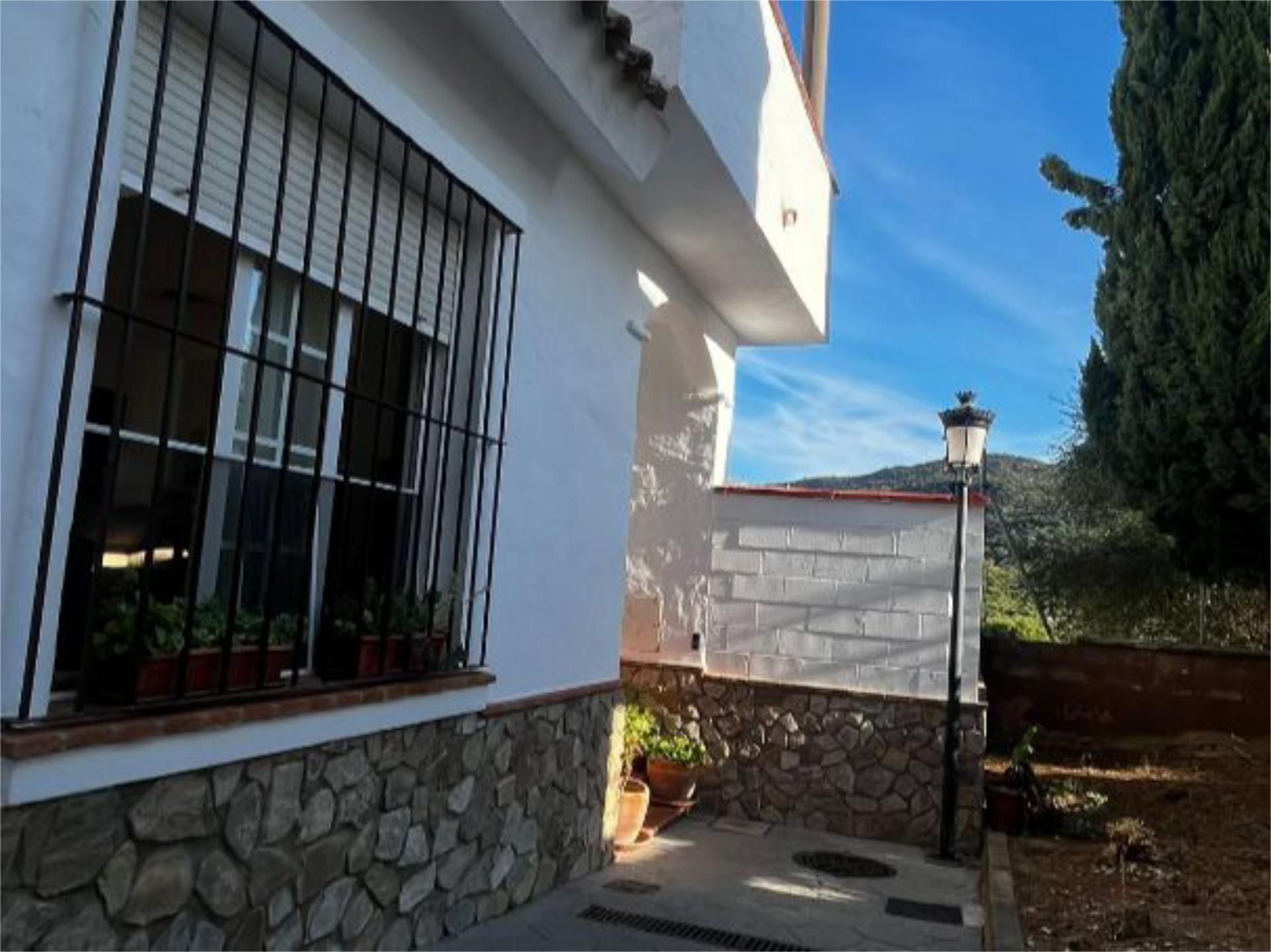 Vista exterior de Casa adosada en venda en Benalup-Casas Viejas amb Calefacció, Jardí privat i Terrassa