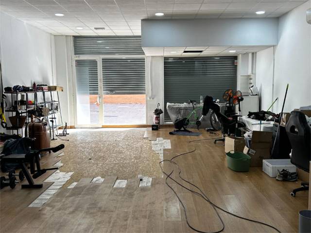Local comercial en Alquiler en Carrer del Puigsacalm, 17 en Les Arenes - La Grípia  Can Montllor