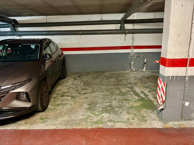 Garaje en Alquiler en Carrer de Josep Carner, 8 en Coll Favà