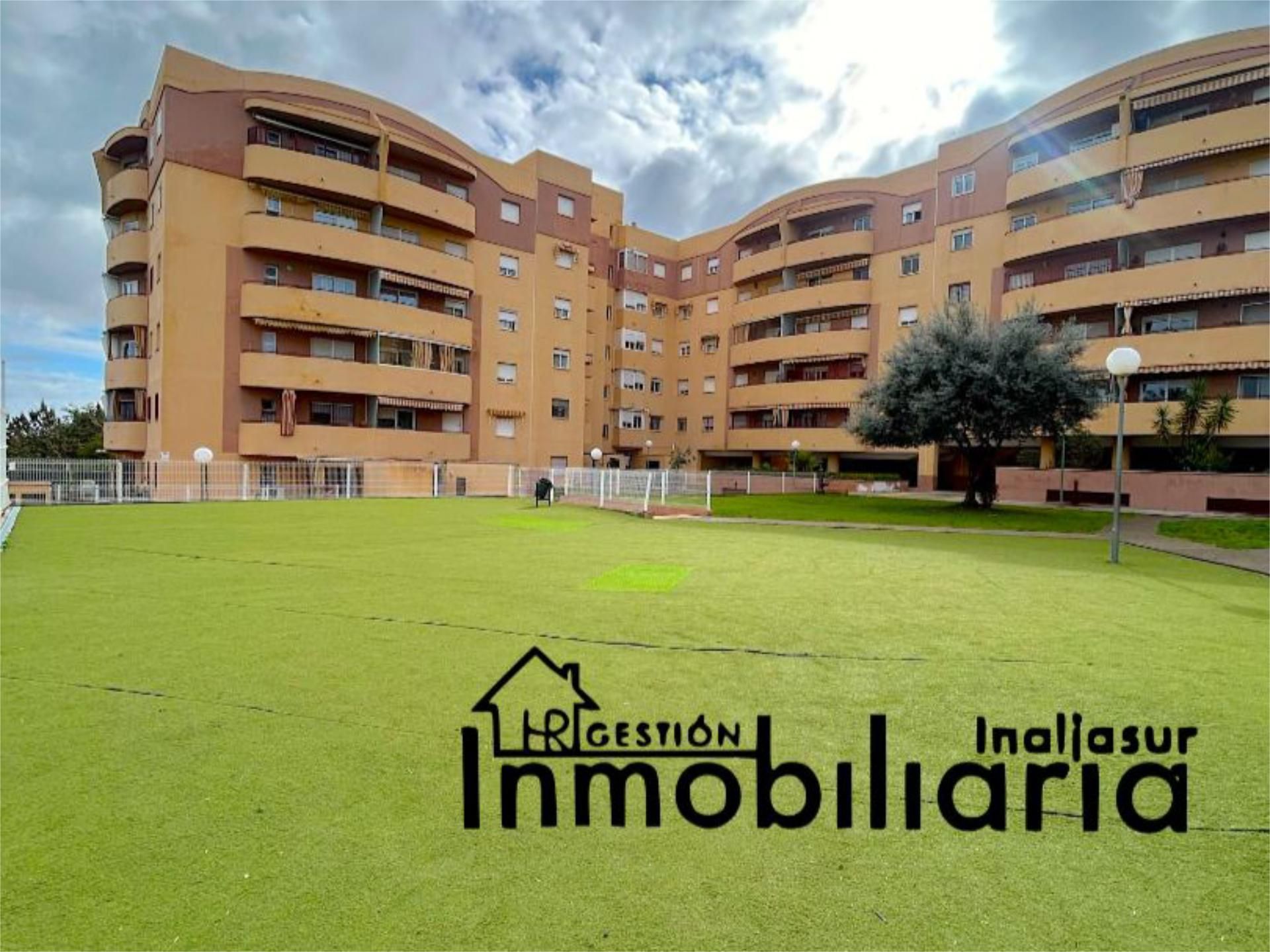 Vista exterior de Pis en venda en San Juan de Aznalfarache amb Aire condicionat, Terrassa i Piscina
