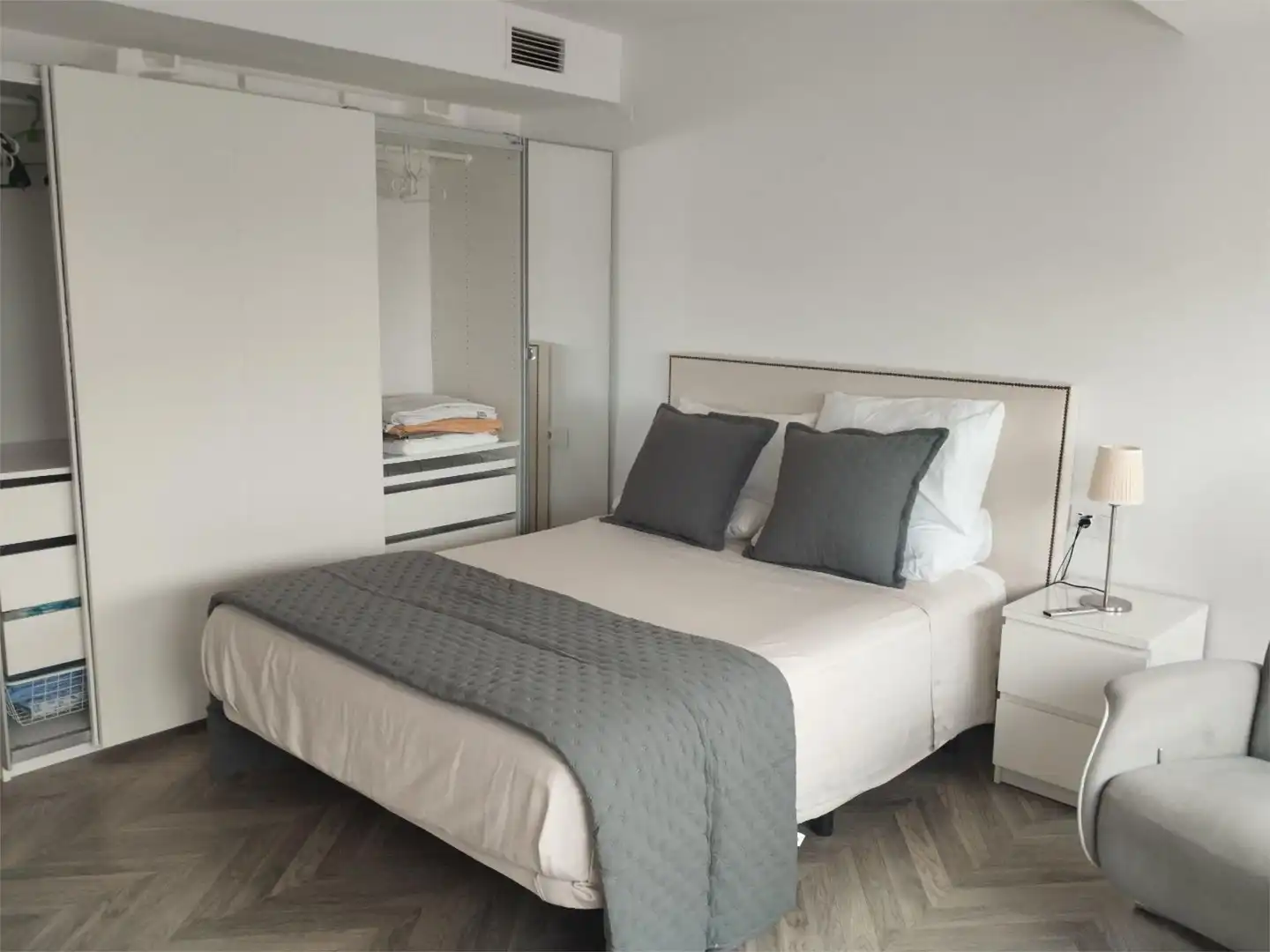 Room in Carrer d'Amadeu de Savoia, 19, Mestalla Room in Carrer d'Amadeu de Savoia, 19, Mestalla
