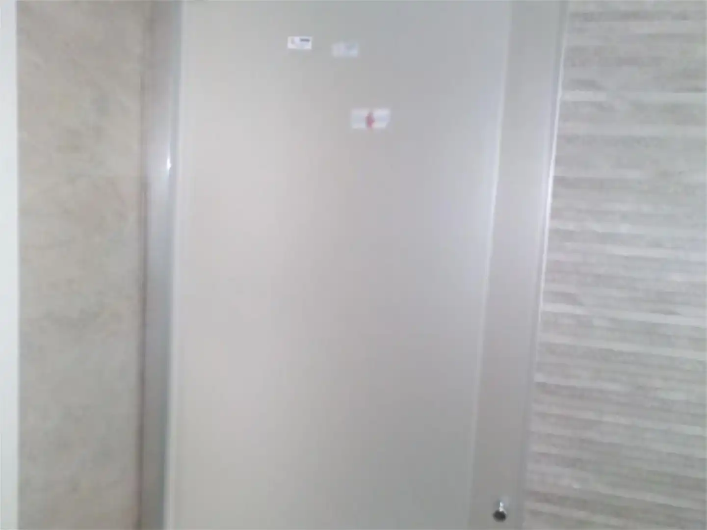 Room in Carrer d'Amadeu de Savoia, 19, Mestalla Bathroom of Flat for share in Valencia with Air Conditioner, Heating and Parquet flooring